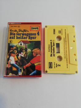Enid Blyton Die Verwegenen Vier Folge 4 auf heißer Spur 5-fach Silber geschraubt Gelb mit Gelben Aufkleber 515746.3 Europa(Innencover und Seite 1 der MC beschrieben)